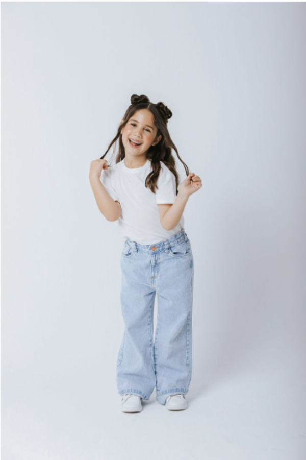 Confectionné en coton recyclé et chanvre naturel, il allie style, souplesse et durabilité.