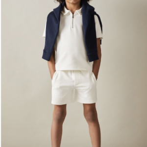 Élégant, respirant et confortable. Ce polo est conçu à partir d’un mélange de fibres naturelles et recyclées, pour allier style, douceur et engagement.