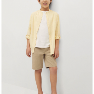 Lumineuse, respirante et élégante, cette chemise en lin naturel est idéale pour les journées ensoleillées.