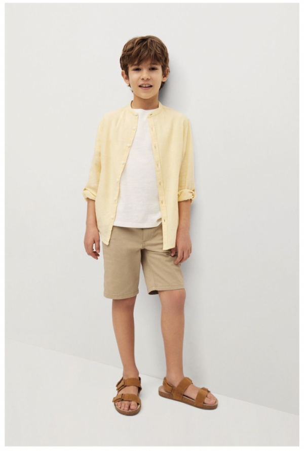 Lumineuse, respirante et élégante, cette chemise en lin naturel est idéale pour les journées ensoleillées.