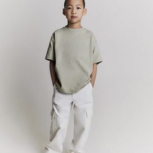 Doux, respirant et naturellement hypoallergénique, ce t-shirt est fabriqué à partir de fibre de bambou, une matière innovante et durable.