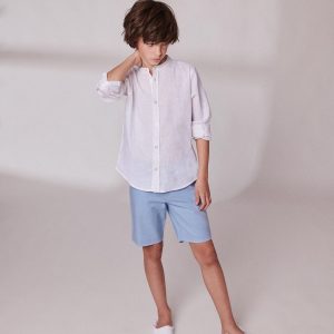Chemise blanche à col mao est confectionnée en lin 100 % naturel, une matière végétale à faible impact environnemental.