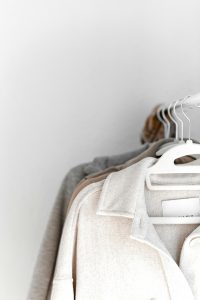 Pulls alliant style, confort et impact positif, avec une traçabilité complète de la production.