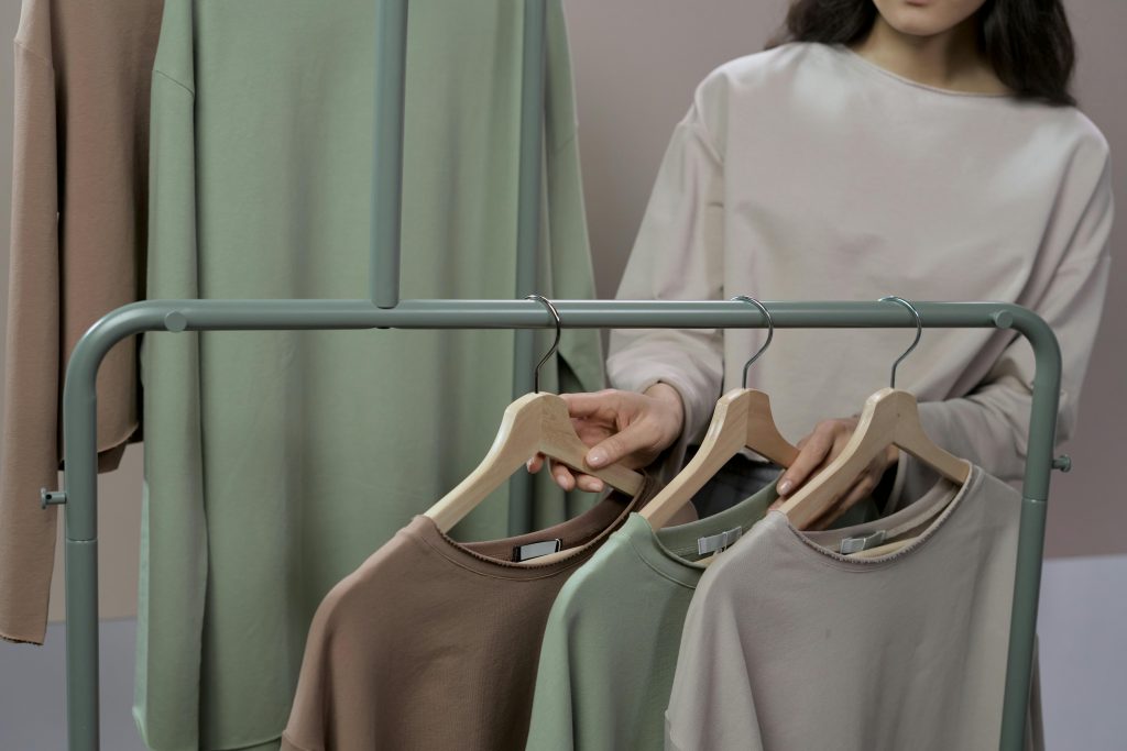 Pièce alliant style, confort et impact positif, avec une traçabilité complète de la production.